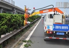 車載式綠籬修剪機要仔細(xì)查看機體各部