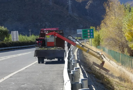 大家都滿意的公路車載式綠籬修剪機！