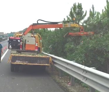 車(chē)載式高速公路綠籬修剪機(jī)